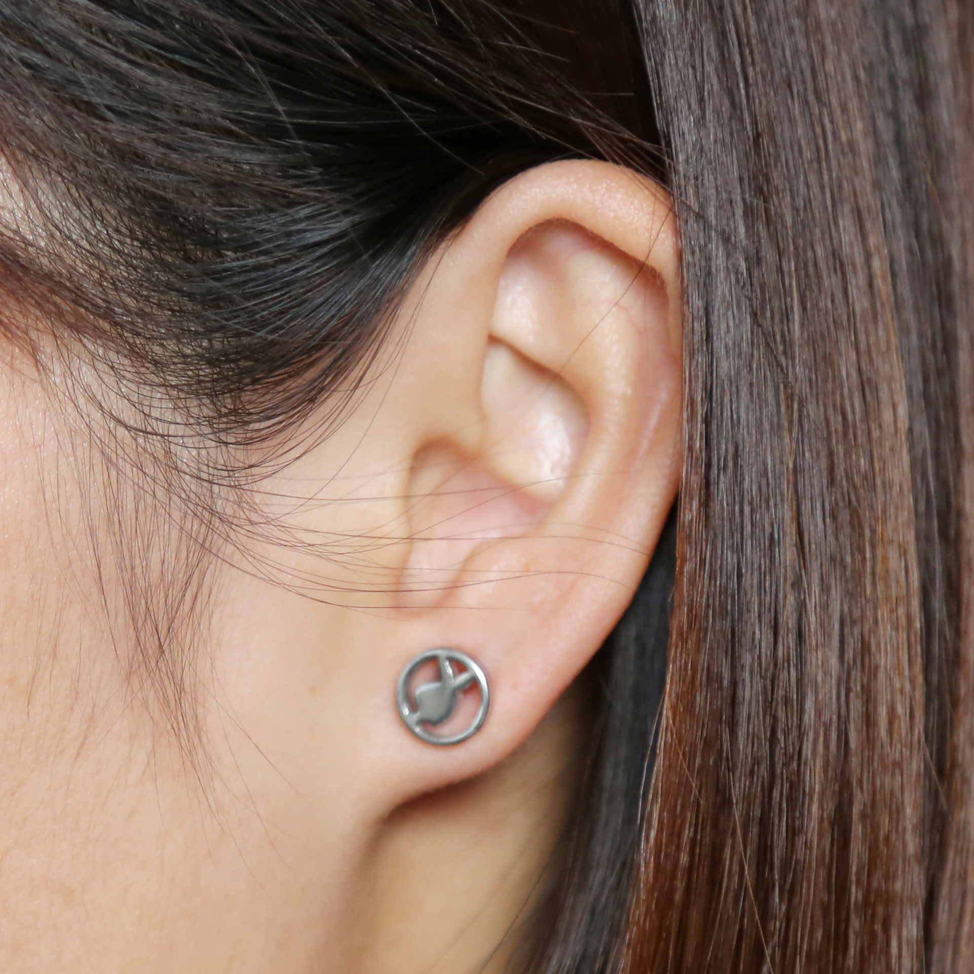 Wholesale cheap price round stud earrings cute rabbit shaped earring for girls