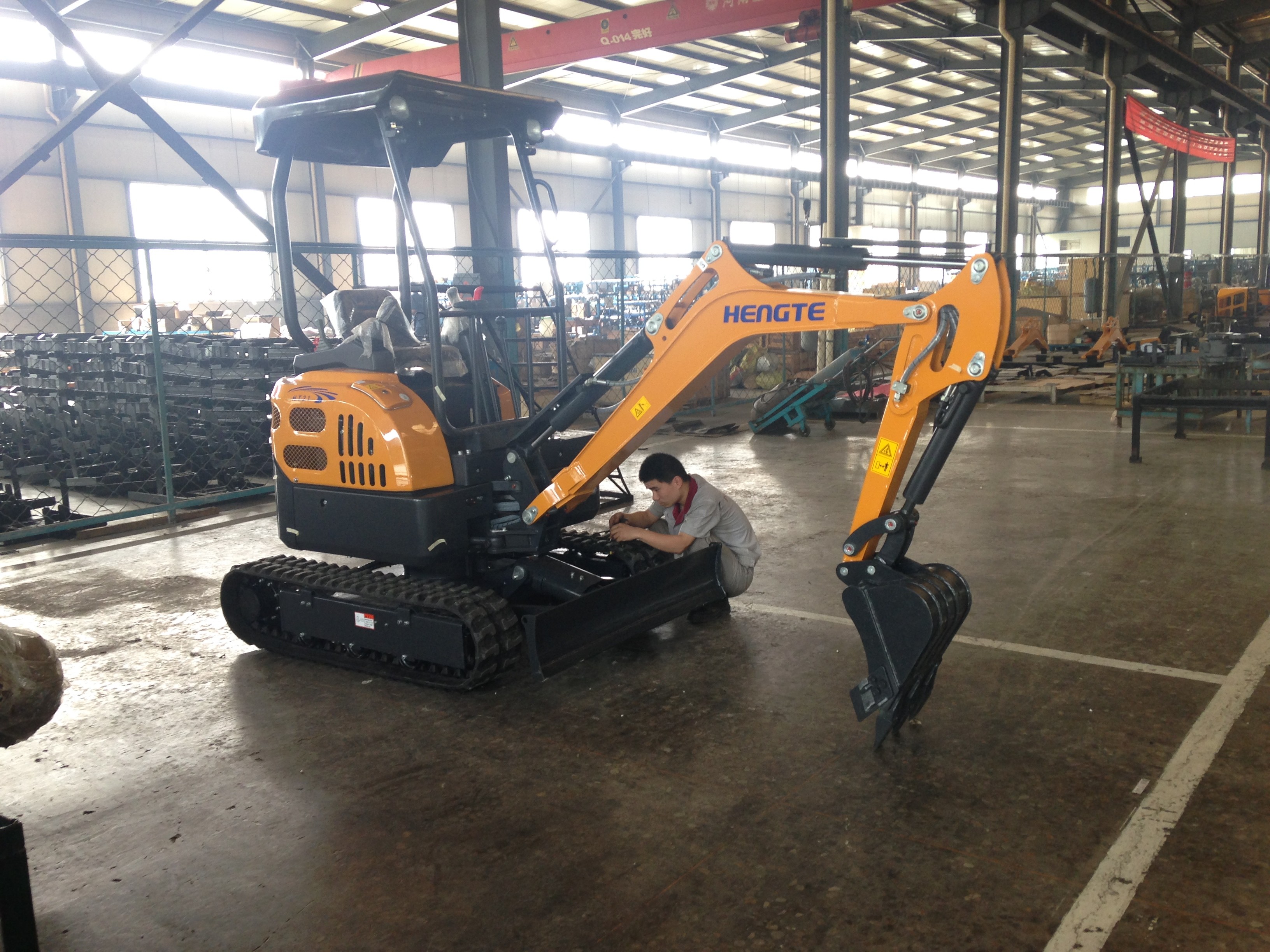 2350rpm 2 Ton Mini Excavator , 3km/H Mini Crawler Excavator