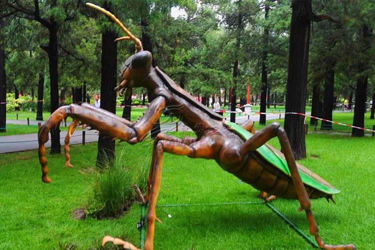 Wind Proof Artificial Sculpture With Animatronic Insects For Long Life Technical Support