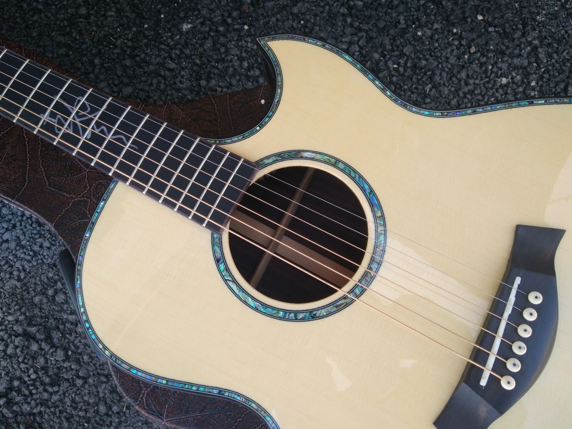 Handmade all solid Auditorium folk Guitars Orchestra cut-away AAAA all solid single cut armrest acoustic electric