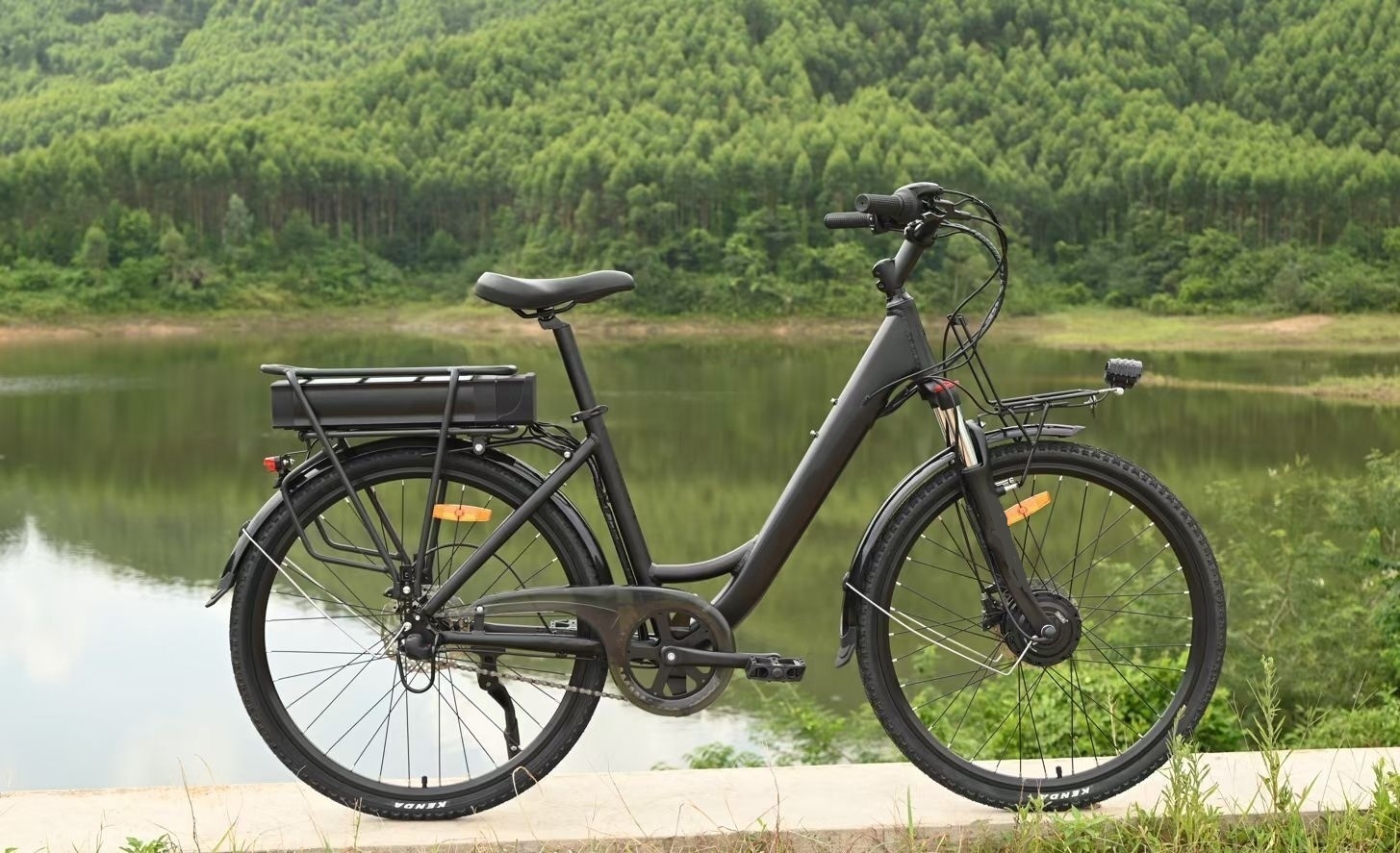 250W 48V Electric Road Bike 15.6Ah / 20.4Ah Lithium Battery Electric 26 Inch Bike