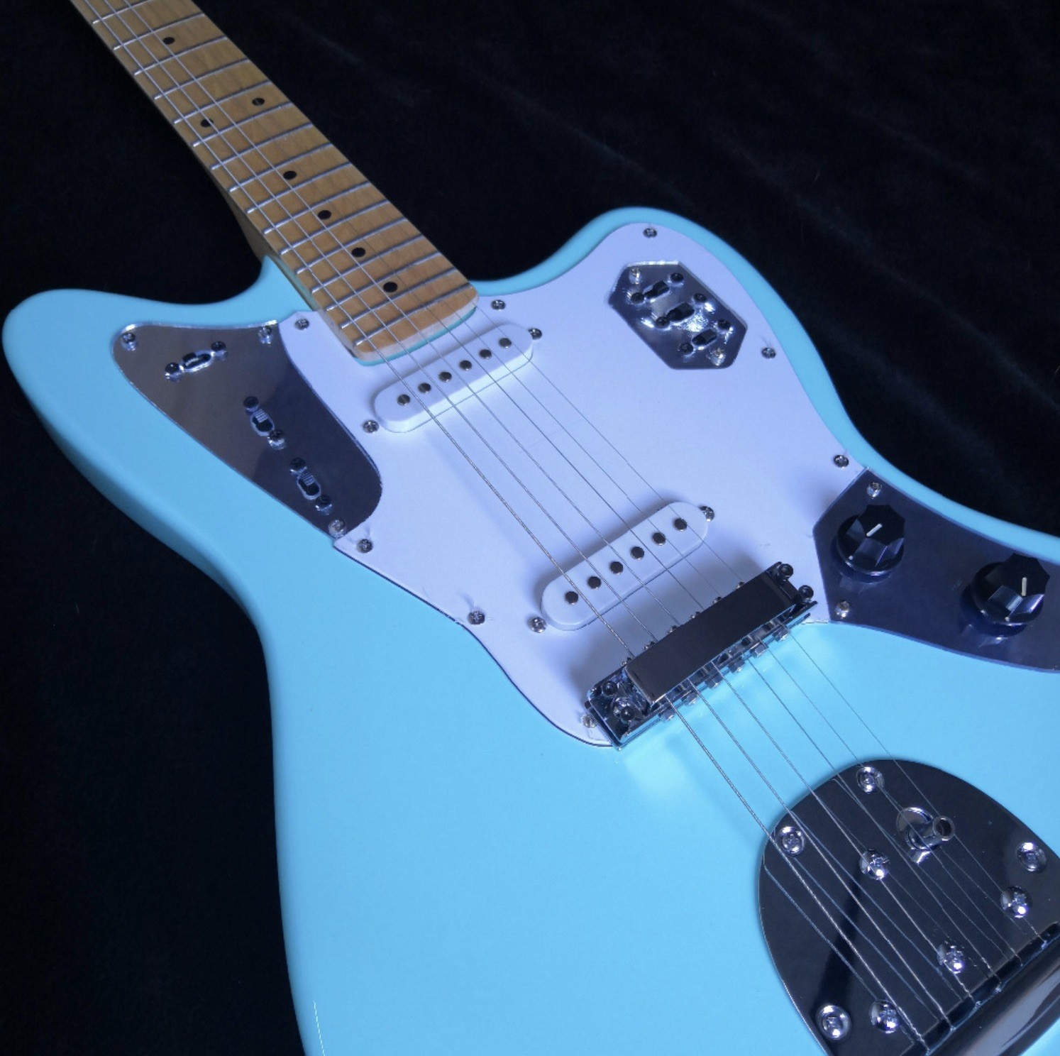 High quality custom alder body mahogany neck alder back side jaguar electric guitar