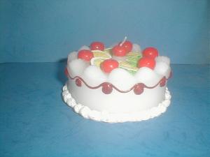 Quality White paraffin beutiful cake candle handmade drawing packed into gift box wrapped by the silk ribbon wholesale