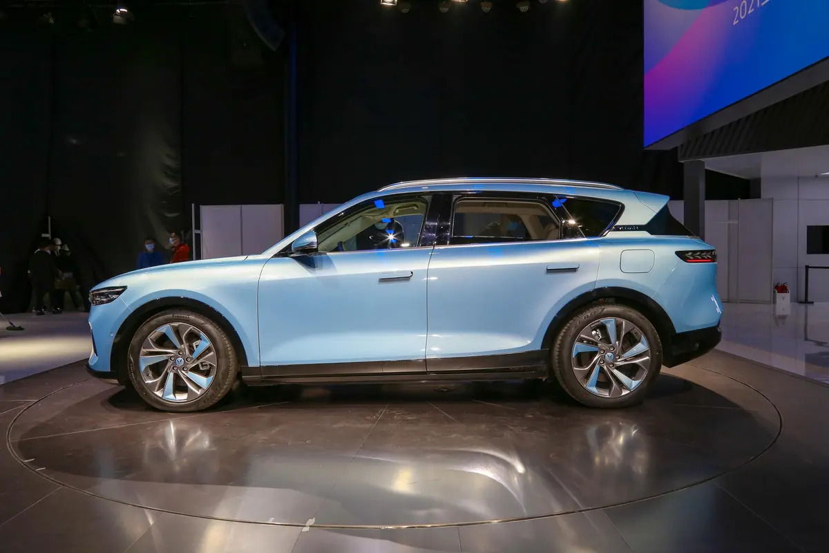 Luxury Energy Vehicles High Speed Mpv Dongfeng Voyah Free Pure Electric EV SUV Four Wheel Drive Electric Car 4905*1950*1645mm