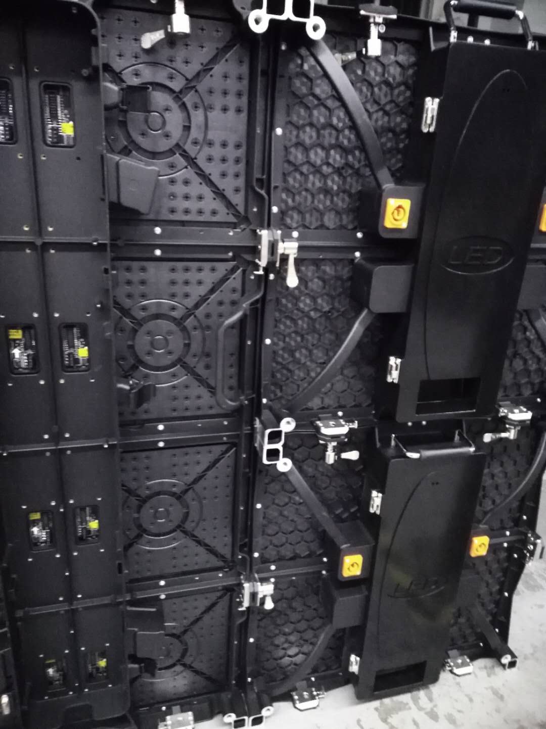 Full color die-casting cabinet rental pantalla led signage video wall panel p2.6 p2.97 500*500 indoor led display for events