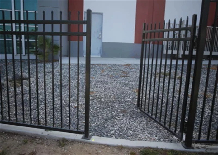 Heavy Duty Privacy Steel Tubular Fencing Residential Spear Top Panels
