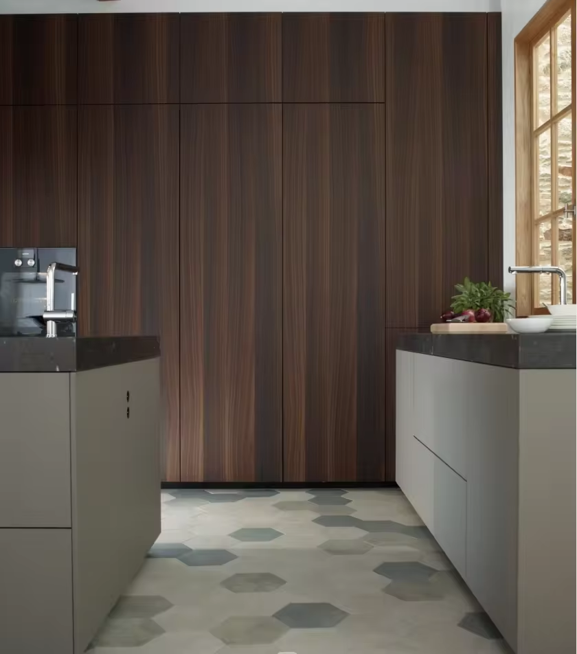 Waterproof Fireproof Advantage in Modern Style Veneer Wood Kitchen Cabinet and Island
