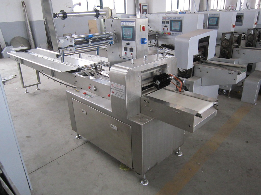 Fully Intelligent Three Servo Flow Pastry Packaging Machine