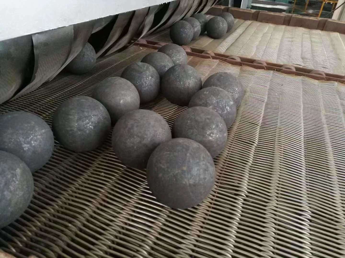 60HRC 58HRC Forged Grinding Balls B2 Cast Grinding Media Ball For Cement Plant Ball Mill