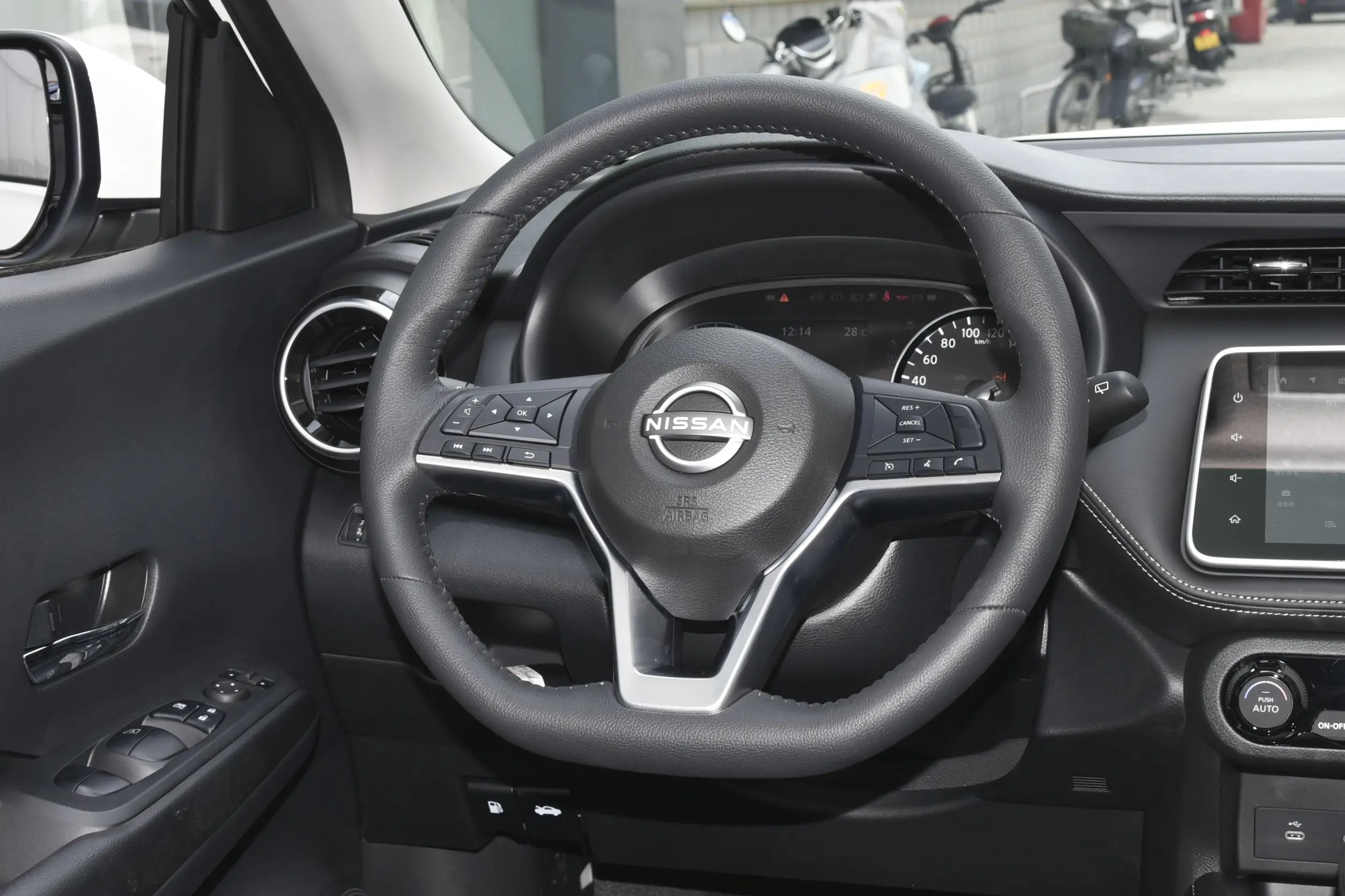 Multi-purpose Car MINI SUV 1.5L 90kw Flagship Version Petrol Vehicle with Left Steering Dongfeng Nissan Kicks Auto SUV