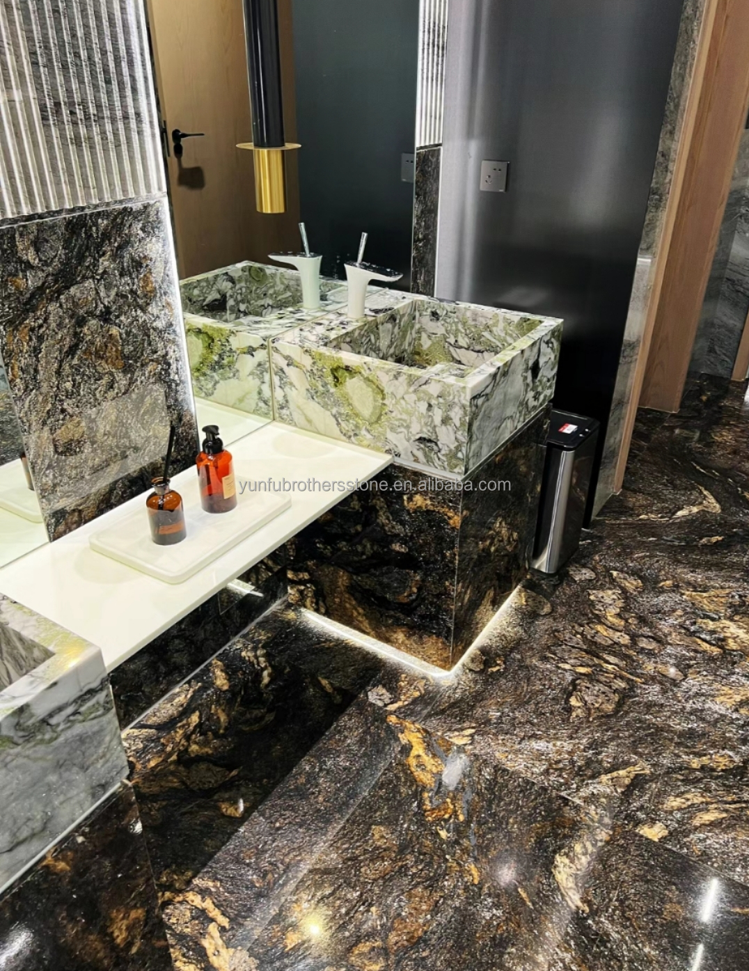 Chinese Granite Luxury Kitchen Countertop with Polished Black Gold Stone