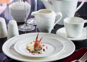 Quality Nestable ODM 18pcs Hotel Ceramic Dinnerware Sets wholesale