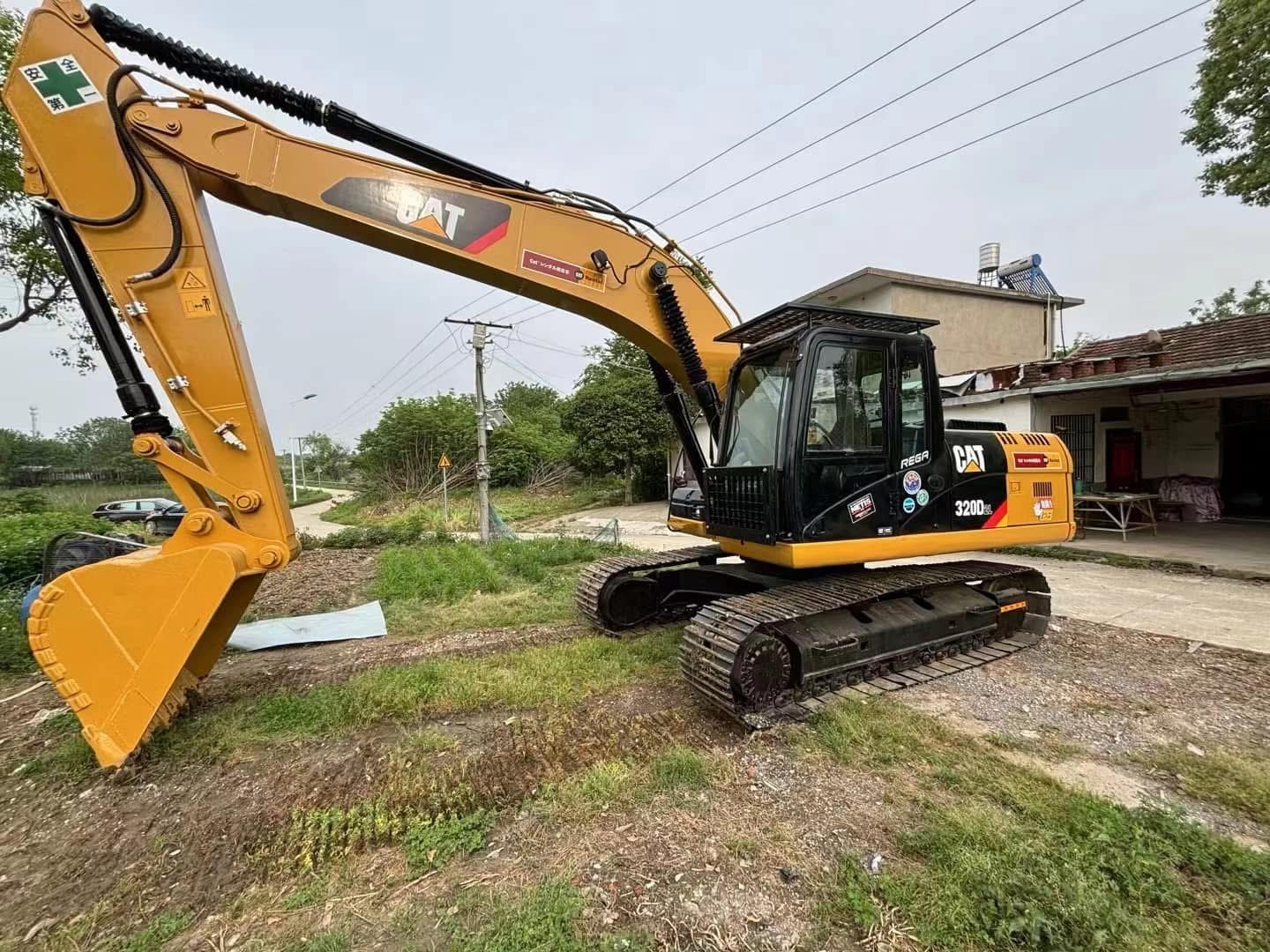 20 Ton Used Cat 320D2l Crawler Excavator With 1m3 Bucket Capacity Second Hand Heavy Machine