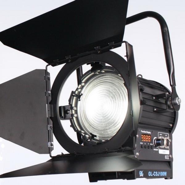 High Light Output 200W LED Fresnel Light Daylight Battery Powered for Film and