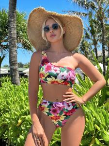 Quality Flattering One-Piece Swimsuit With Removable Padding For Women wholesale