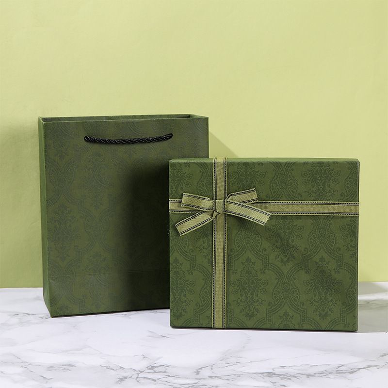 Custom Logo Printed Luxury Cardboard Paper Lid and Base Packaging Carton Gift Box for Hats Toys Boxing Gloves Homewares Cosmetics T-Shirt Perfume Flower