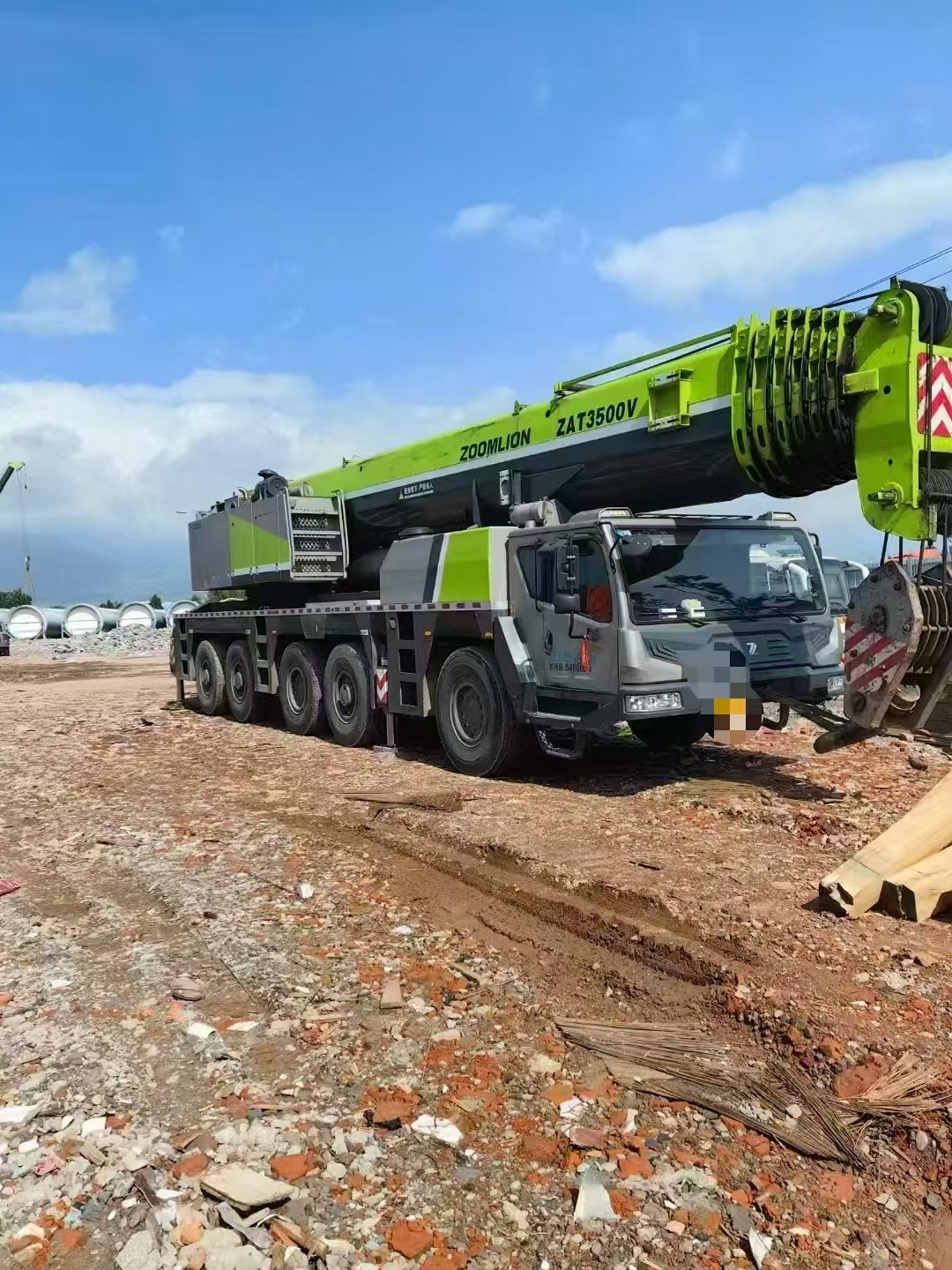Seven-Arm Crane Jib ZAT2000V 2021 Years Zoomlion Mobile Crane 200 Tons for Heavy-Duty Construction Projects