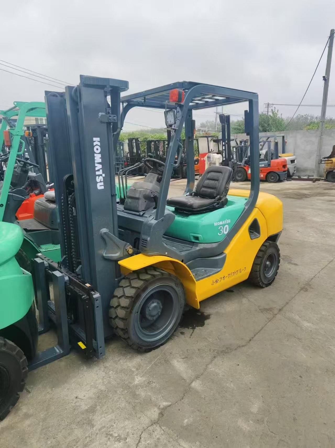 Versatile Diesel Forklift With 3 Stage Mast And ISUZU Engine 3000kg Loading Capacity 4.5m Lifting Height