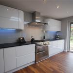 Modular Kitchen Cabinets High End Solid Wood Luxury Glossy for Countertop Edging