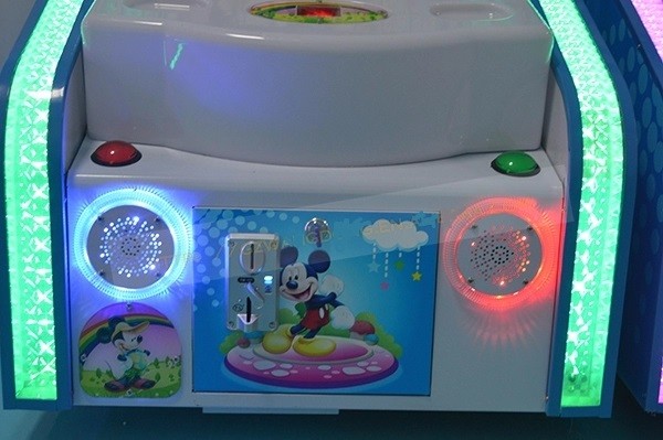 Mini Basketball Passing Machine , Game Centre Automatic Basketball Shooting Machine