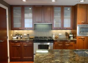 Quality Ancient Solid Wood Kitchen Cabinets , Hanging Kitchen Wall Cabinets With Quartz Stone Countertop wholesale