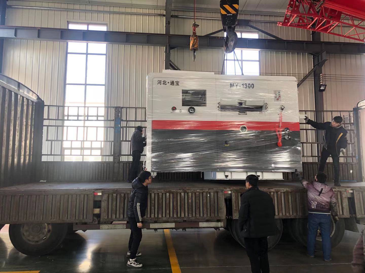 MY-1650 Automatic Flatbed Die-Cutting And Creasing Semi-Automatic Type