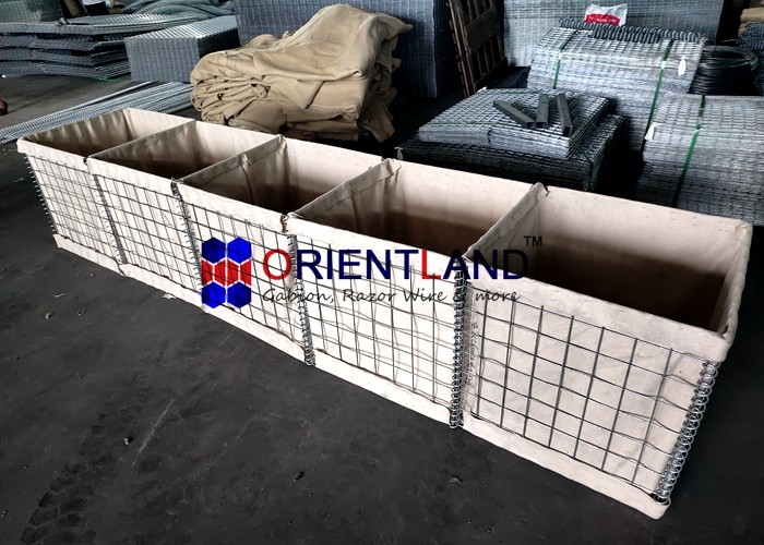 MIL 2 0.61m Hot-dipped Galvanized Steel Defence Barrier