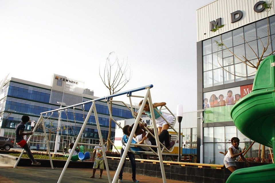 Prefabricated Custom Steel Commercial Buildings For Supermarket Shopping Mall