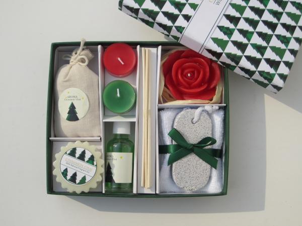 Red & Green Cinnamon chai fragrance scented tealight candle & essential oil