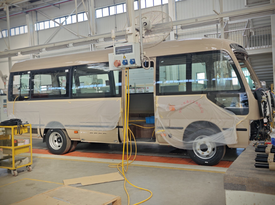 Electric Bus 19-Seat Coaster C6 7m Medium Bus Suitable for Commercial , Passenger