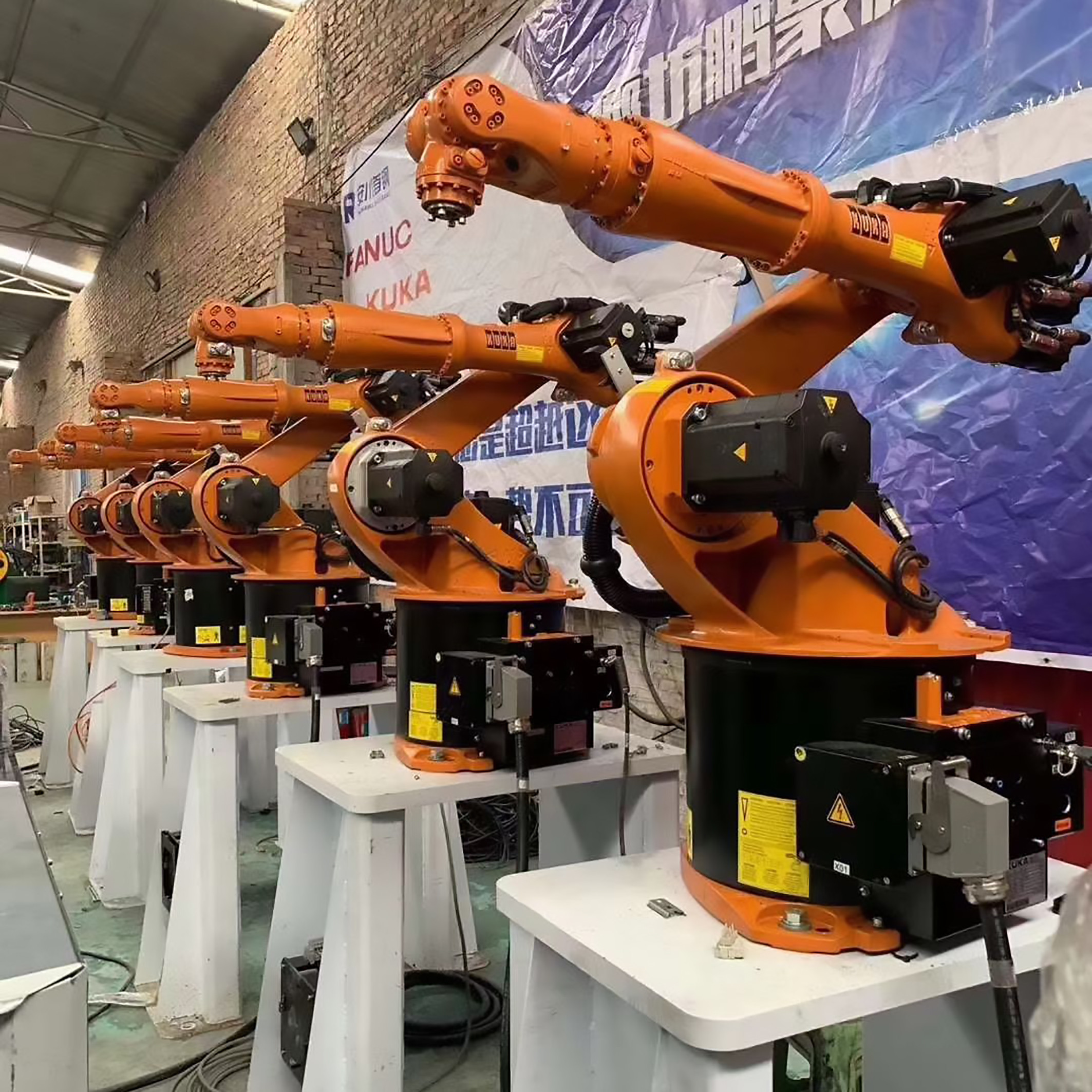 Kuka KR16-3 16kg payload 1611mm reach Programming Ceiling Mounting Welding Robot for Flexible and Arc Welding Assembly Coating Cutting Machine Loading