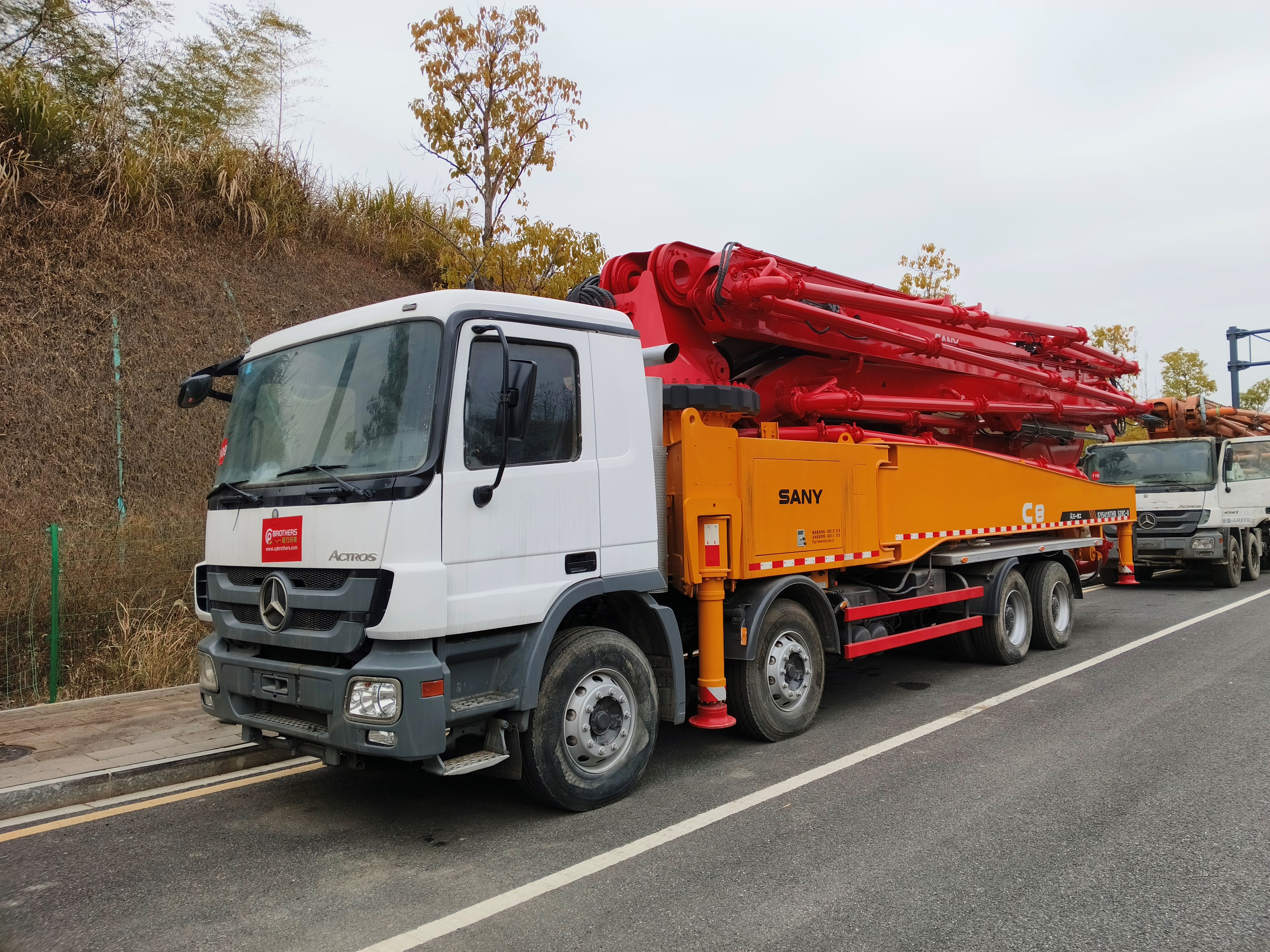 2013 52 m concrete pump truck 52 m installed Mercedes chassis