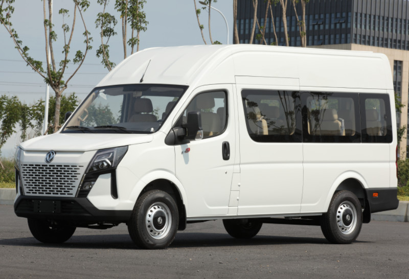 Luxurious White 15 Seater Diesel Dongfeng Light Passenger Car with 2298mL Displacement