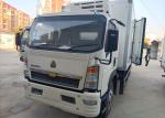 Low Noise 4x2 Refrigerator Freezer Truck Sinotruk Howo 140hp Rhd