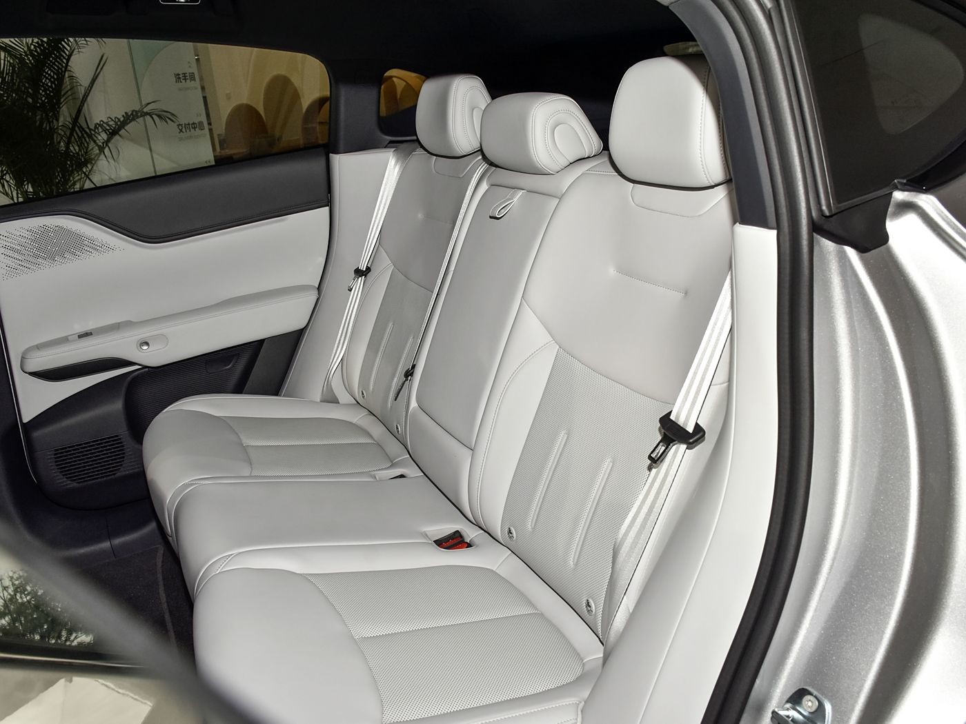 2025 Pure Electric Limousine Electric Car G Series Fast Charging Time 0.2hrs for Your Luxury Transportation with Sunroof
