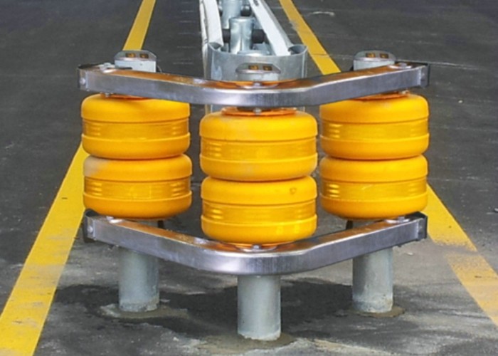 Red Color Safety Roller Safety Barrier , Tunnel Entrance Roller Road Barrier