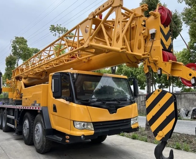 70 Ton XCMG Truck Crane With Optimized Oil Port Layout And Increased Heat Radiating Area For T3 Working Condition