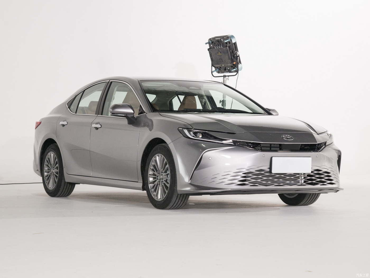 2024 Toyota Camry 2.0G Luxury Edition LHD 5-Seater Gasoline Sedan Auto Leather Seats Stock ABS Yes Displacement 1.5-2.0L