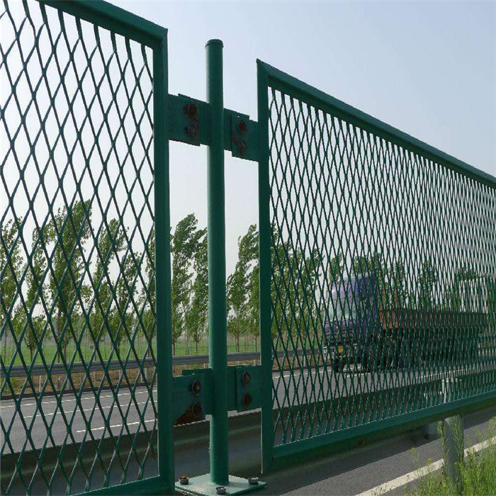 PVC Flattened Expanded Steel Mesh Sheet Diamond 1.8m Height