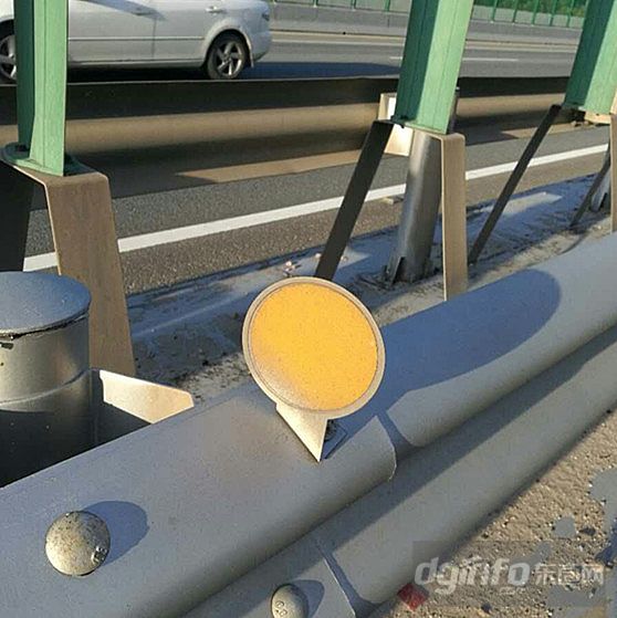 Highway Guardrail Delineators High Reflective Guardrail Reflector for Traffic Safety