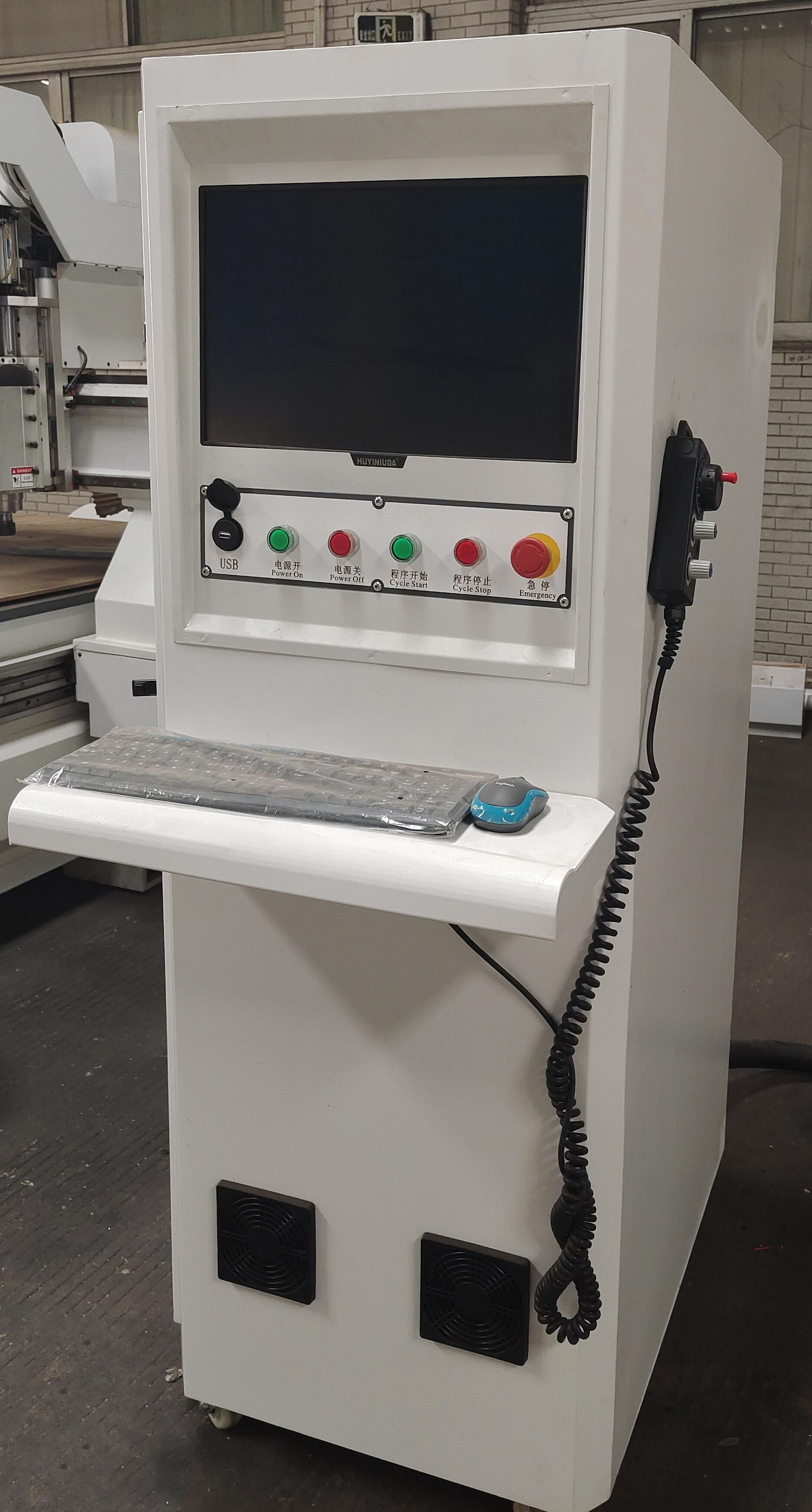 7.5kw CNC Woodworking Engraving Machine For Furniture Industry