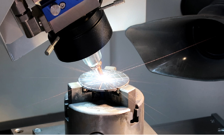 380V Fiber Laser Cutting Machine With Super Hard Cutting Head And CNC System
