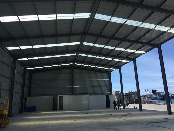 Pre Engineering Light Steel Prefab House Long Span Galvanized Portal Frame