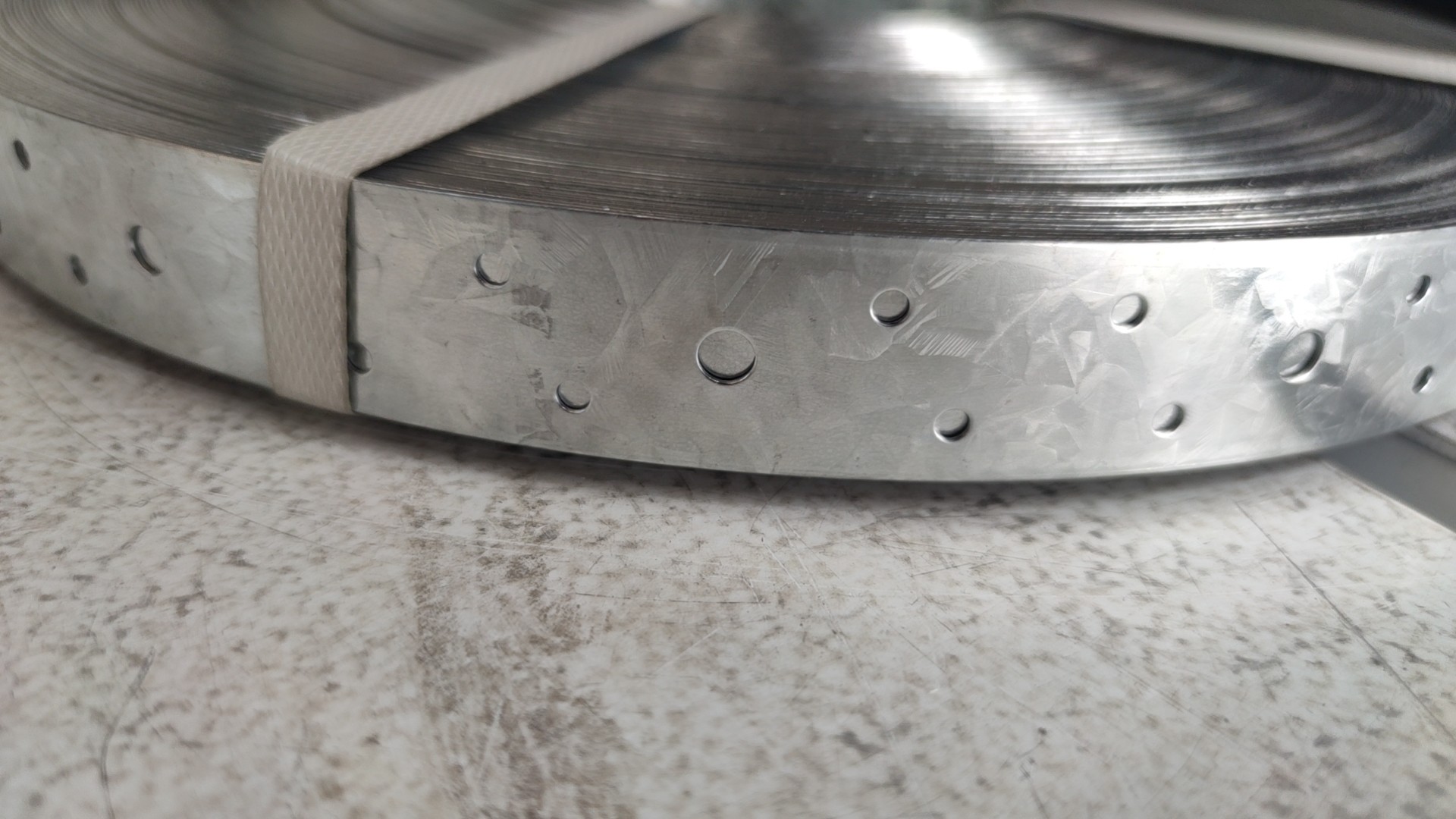 Galvanised Steel Fixing Strip Brace 30 Meters / 25mm With Holes