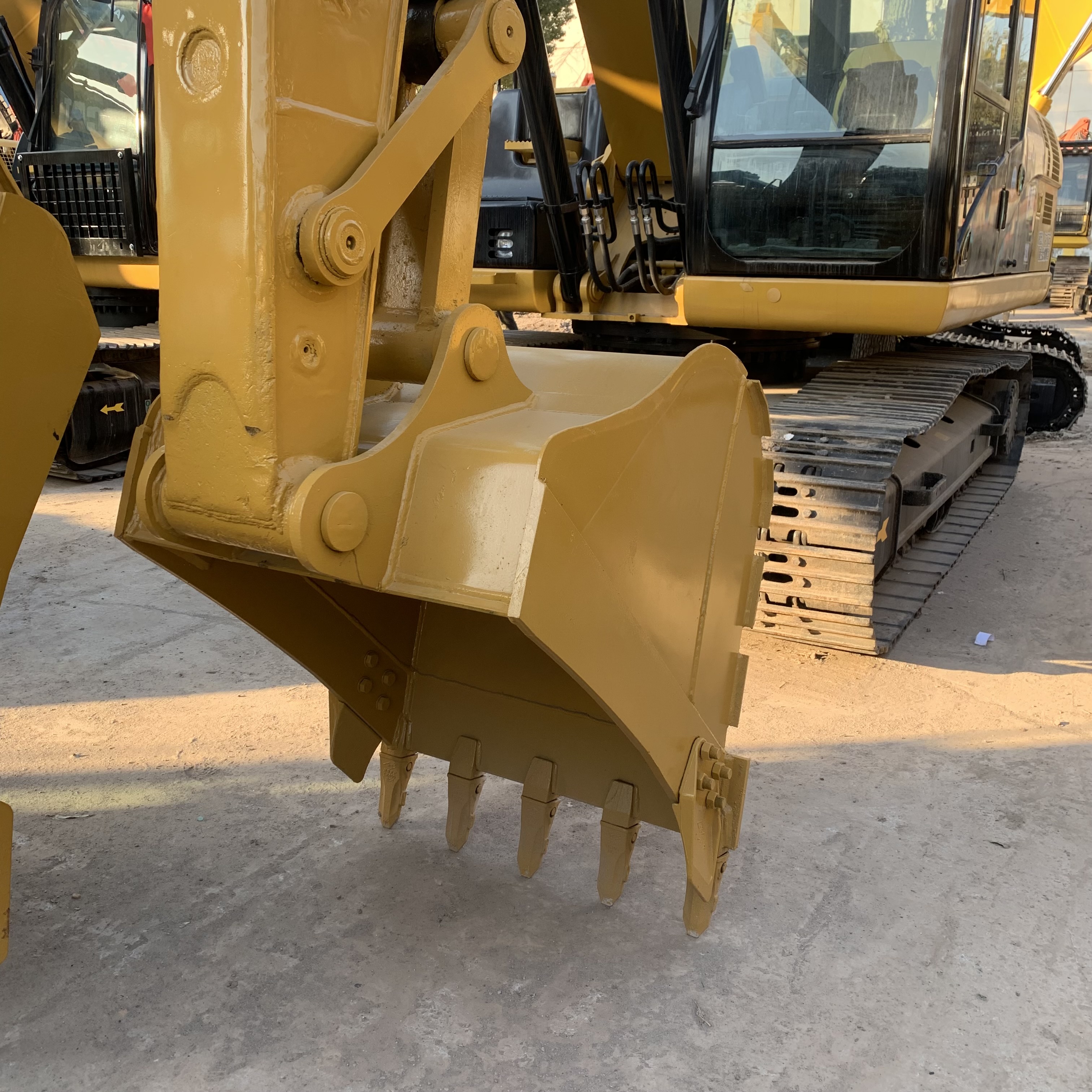 CAT313D2 Excavator 13ton Mini Used 67KW 13000 KG in Shanghai with Excellent Condition