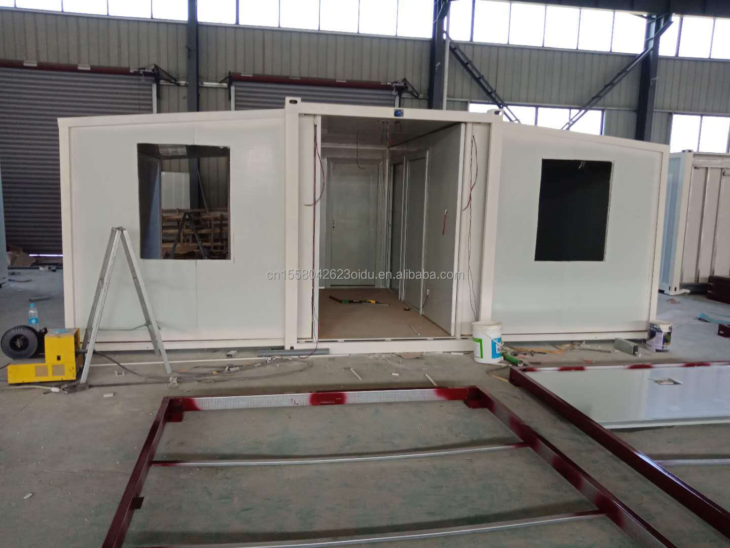 Main structure Galvanized Steel Square Tubes Prefabricated Tiny Container House in Customized Color for Outdoor Living