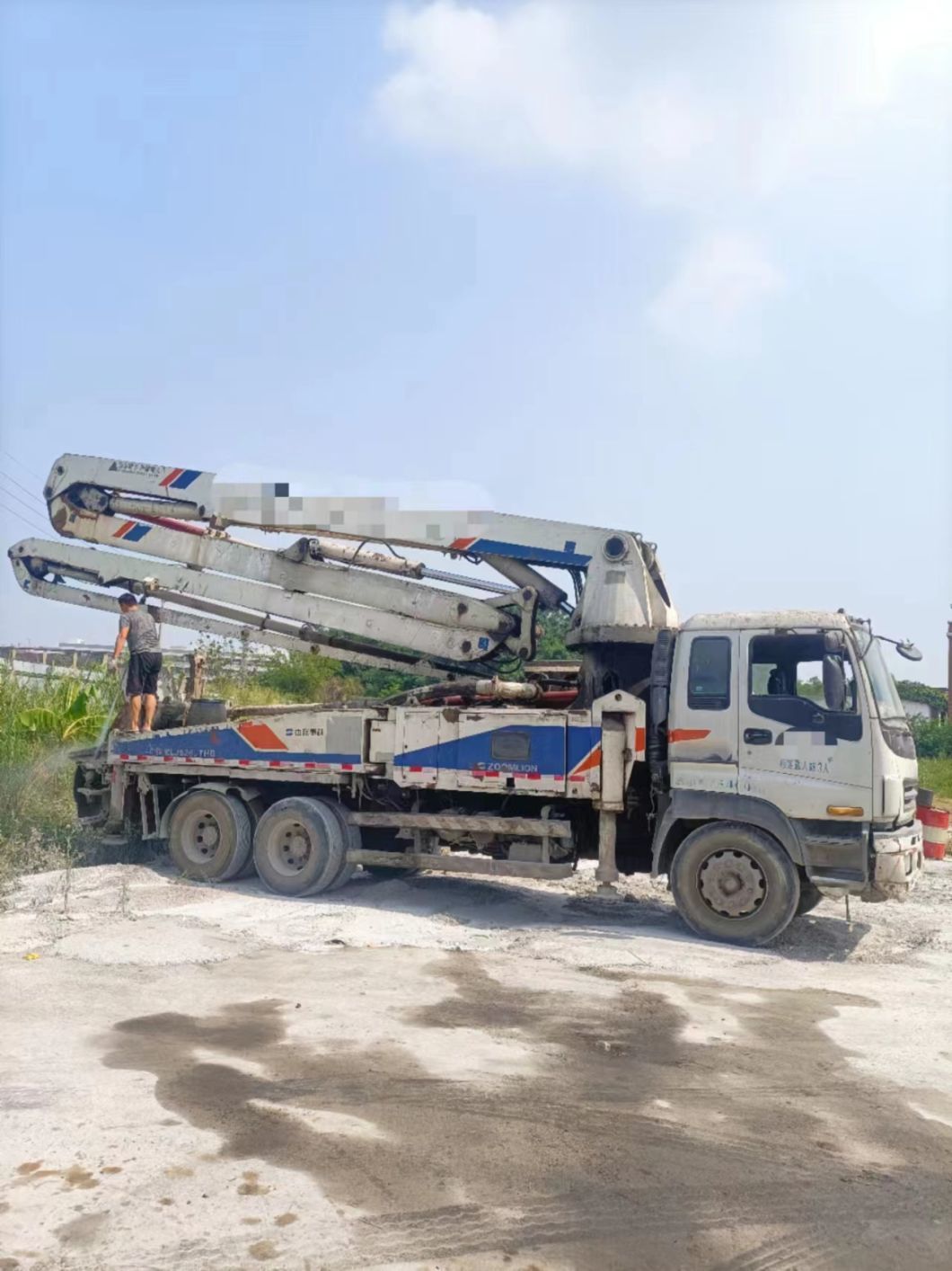2010 37m Zml Concrete Pump on Isu. Zu Truck Concrete Boom Pump Used Heavy Equipment