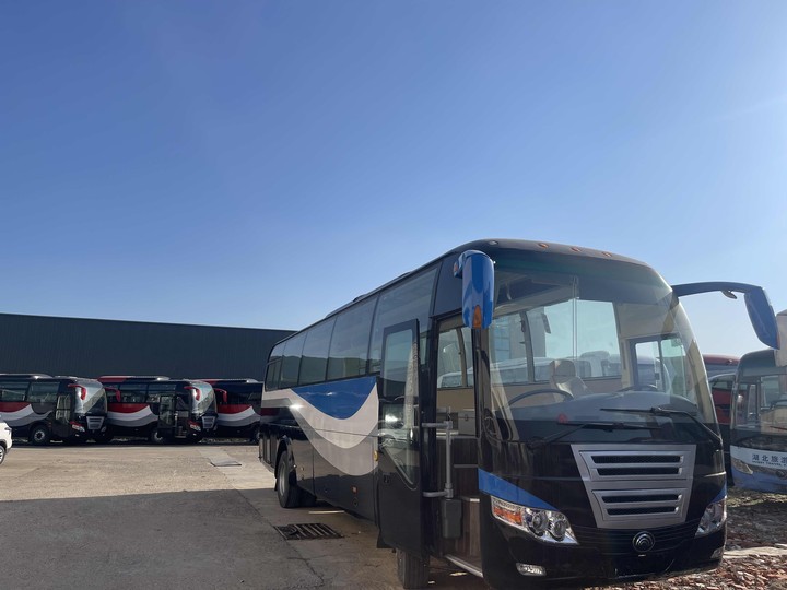 Refurbished Youtong 49 Seats Diesel Engine Coach Bus for Customer Requirements