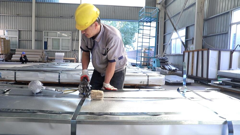 Width 762-1250mm Galvanized Roofing Sheet For Building Construction