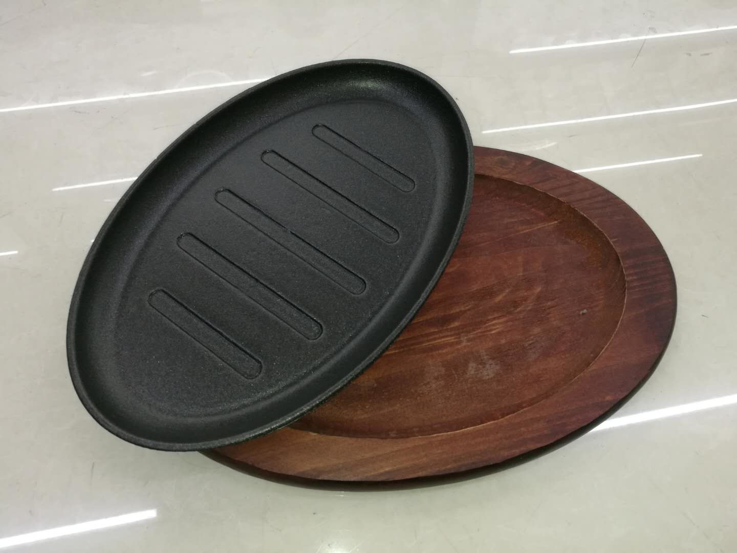 Restaurant Porcelain Dinnerware Sets / Porcelain Pots Iron Plate with Wood Stand Dia. 16CM to 28CM